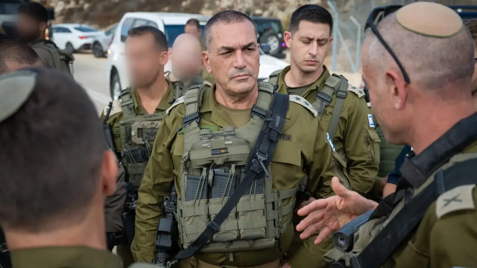 הרמטכ״ל בתצפית על הכפר ממנו יצאו המחבלים ביהודה ושומרון הרמטכ״ל בתצפית על הכפר ממנו יצאו המחבלים ביהודה ושומרון