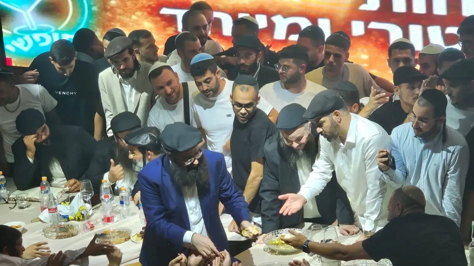 הרב יואל פינטו וקהל הרב יואל פינטו וקהל