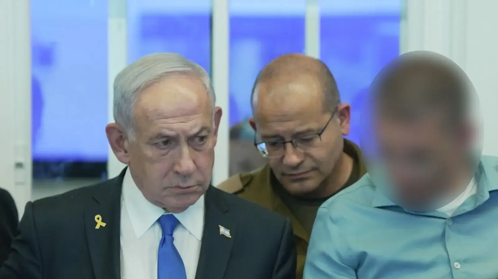 בעת התקיפה בקטאר נכחו בחמ״ל ראש הממשלה בנימין נתניהו, שר הביטחון ישראל כ״ץ, מ״מ ראש השב״כ ש׳, מ״מ סגן ראש השב״כ מ׳ וראש אמ״ן. בעת התקיפה בקטאר נכחו בחמ״ל ראש הממשלה בנימין נתניהו, שר הביטחון ישראל כ״ץ, מ״מ ראש השב״כ ש׳, מ״מ סגן ראש השב״כ מ׳ וראש אמ״ן.
