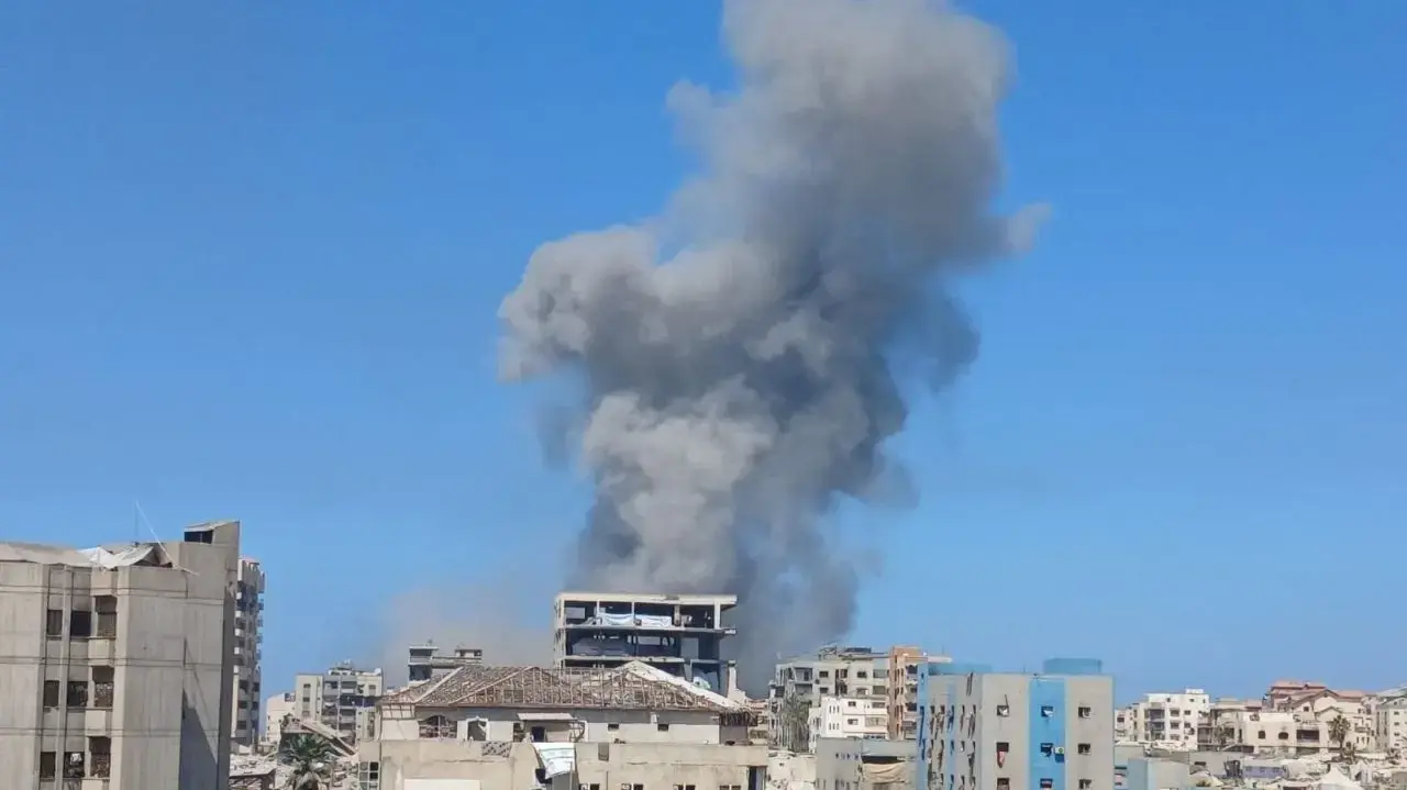 מגדל טייבה 2, במערב העיר עזה, לאחר תקיפת חיל האוויר. מגדל טייבה 2, במערב העיר עזה, לאחר תקיפת חיל האוויר.