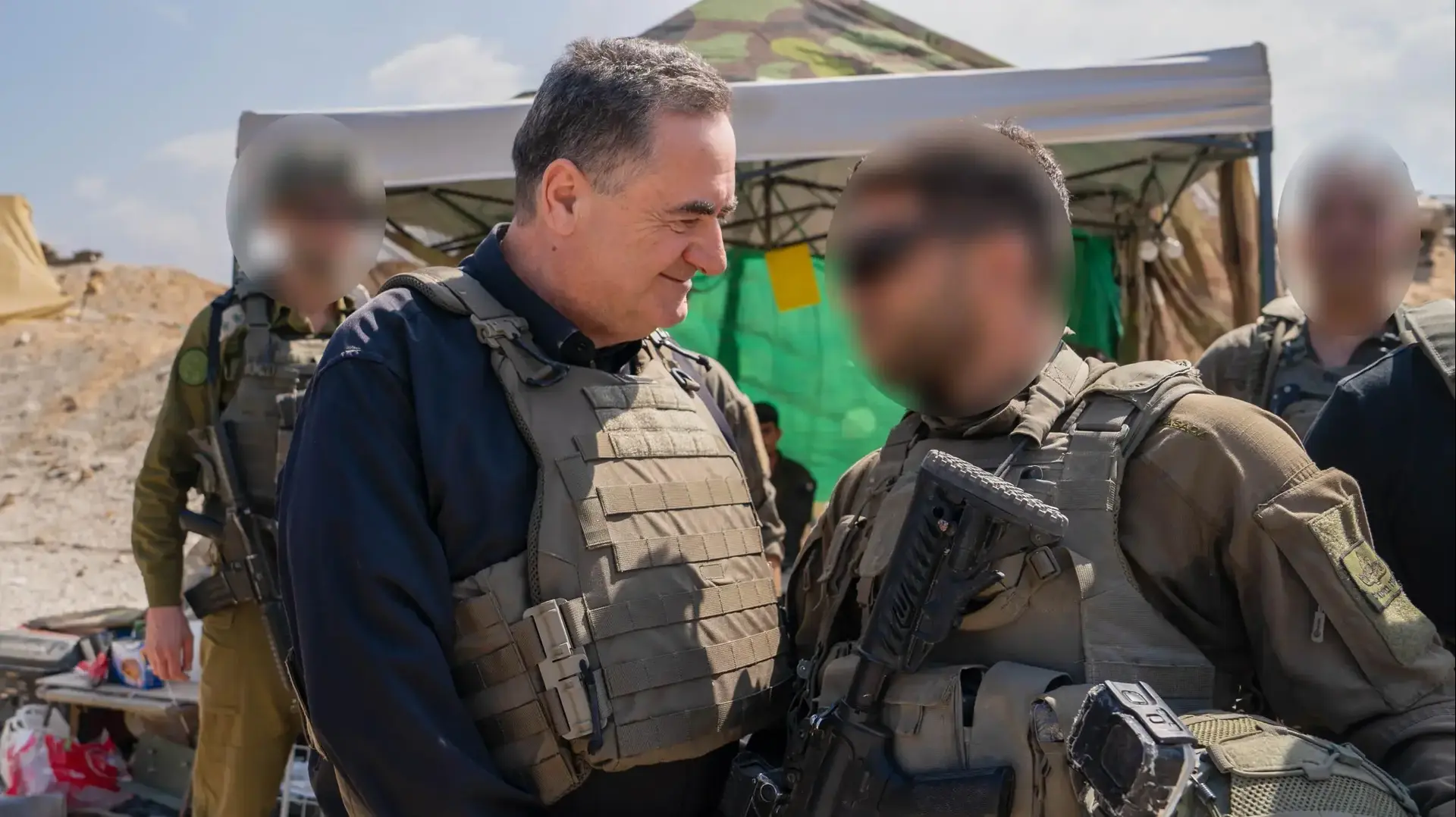 שר הביטחון ישראל כ"ץ ביקר ברצועת עזה, ביחד עם מפקד פיקוד דרום, אלוף יניב עשור, מפקד אוגדה 99, תא"ל יואב ברונר, 10 בספטמבר 2025 שר הביטחון ישראל כ"ץ ביקר ברצועת עזה, ביחד עם מפקד פיקוד דרום, אלוף יניב עשור, מפקד אוגדה 99, תא"ל יואב ברונר, 10 בספטמבר 2025