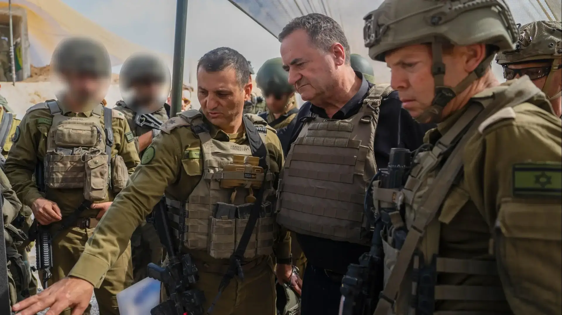 שר הביטחון ישראל כ"ץ ביקר ברצועת עזה, ביחד עם מפקד פיקוד דרום, אלוף יניב עשור, מפקד אוגדה 99, תא"ל יואב ברונר, 10 בספטמבר 2025 שר הביטחון ישראל כ"ץ ביקר ברצועת עזה, ביחד עם מפקד פיקוד דרום, אלוף יניב עשור, מפקד אוגדה 99, תא"ל יואב ברונר, 10 בספטמבר 2025