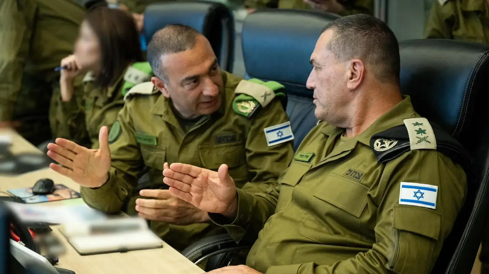 הרמטכ"ל אייל זמיר פיקד על תקיפת צה״ל בתימן ממוצב פיקוד העליון בקריה עם ראש חטיבת המבצעים, תת-אלוף ישראל שומר, 10 בספטמבר 2025 הרמטכ"ל אייל זמיר פיקד על תקיפת צה״ל בתימן ממוצב פיקוד העליון בקריה עם ראש חטיבת המבצעים, תת-אלוף ישראל שומר, 10 בספטמבר 2025