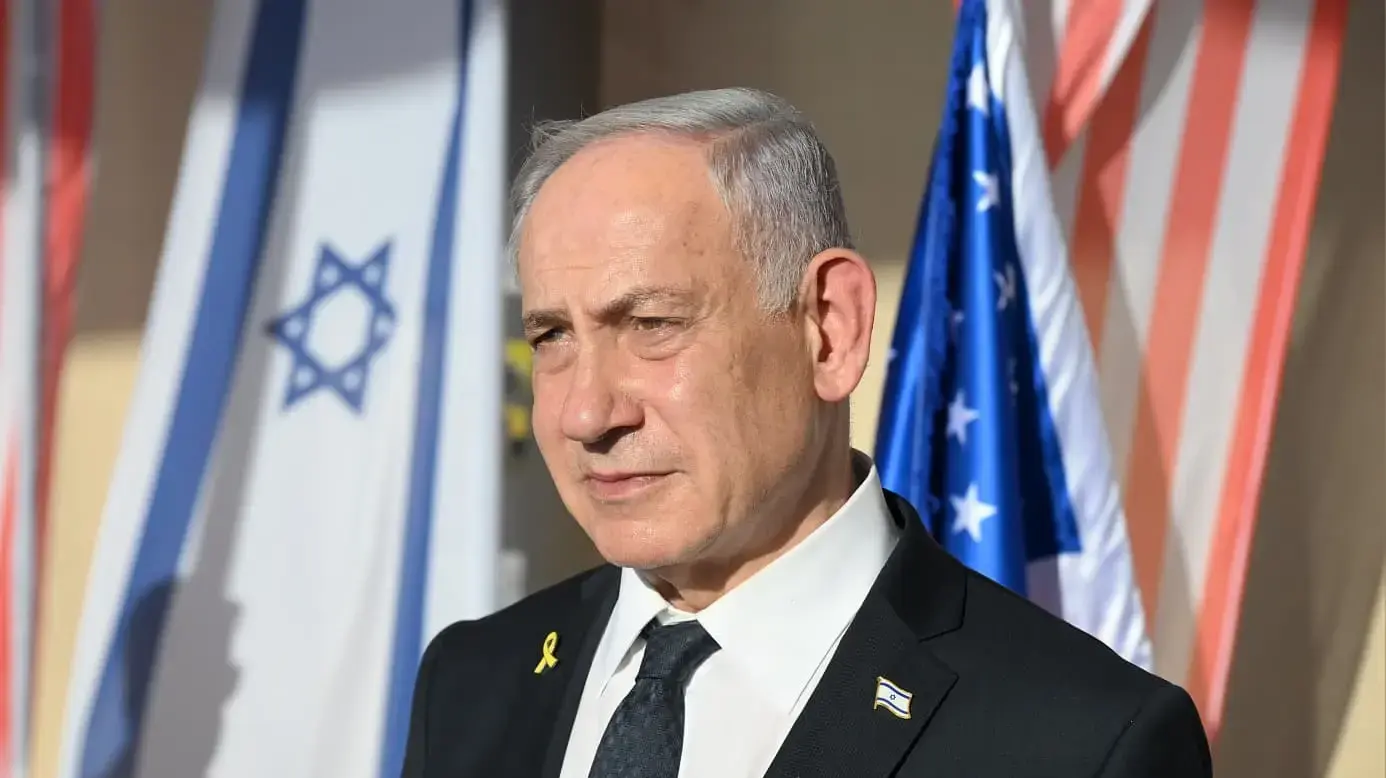 ראש הממשלה בנימין נתניהו בטקס הנחת אבן פינה לטיילת על שם נשיא ארה״ב דונלד טראמפ בעיר בת ים, יחד עם שגריר ארה״ב בישראל מייק האקבי, ראש העיר צביקה ברוט, 10 בספטמבר 2025 ראש הממשלה בנימין נתניהו בטקס הנחת אבן פינה לטיילת על שם נשיא ארה״ב דונלד טראמפ בעיר בת ים, יחד עם שגריר ארה״ב בישראל מייק האקבי, ראש העיר צביקה ברוט, 10 בספטמבר 2025