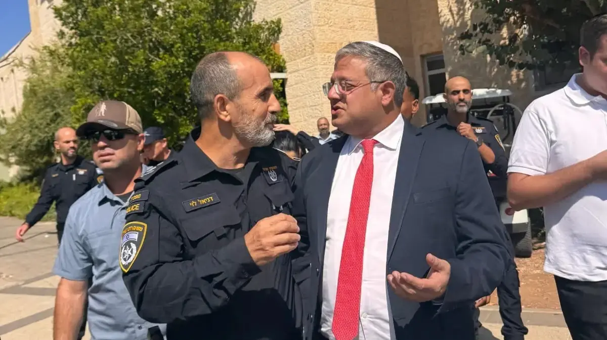 איתמר בן גביר השר לביטחון לאומי, מפכ"ל המשטרה דני לוי, הרמת כוסית לחג, 15 בספטמבר 2025 איתמר בן גביר השר לביטחון לאומי, מפכ"ל המשטרה דני לוי, הרמת כוסית לחג, 15 בספטמבר 2025