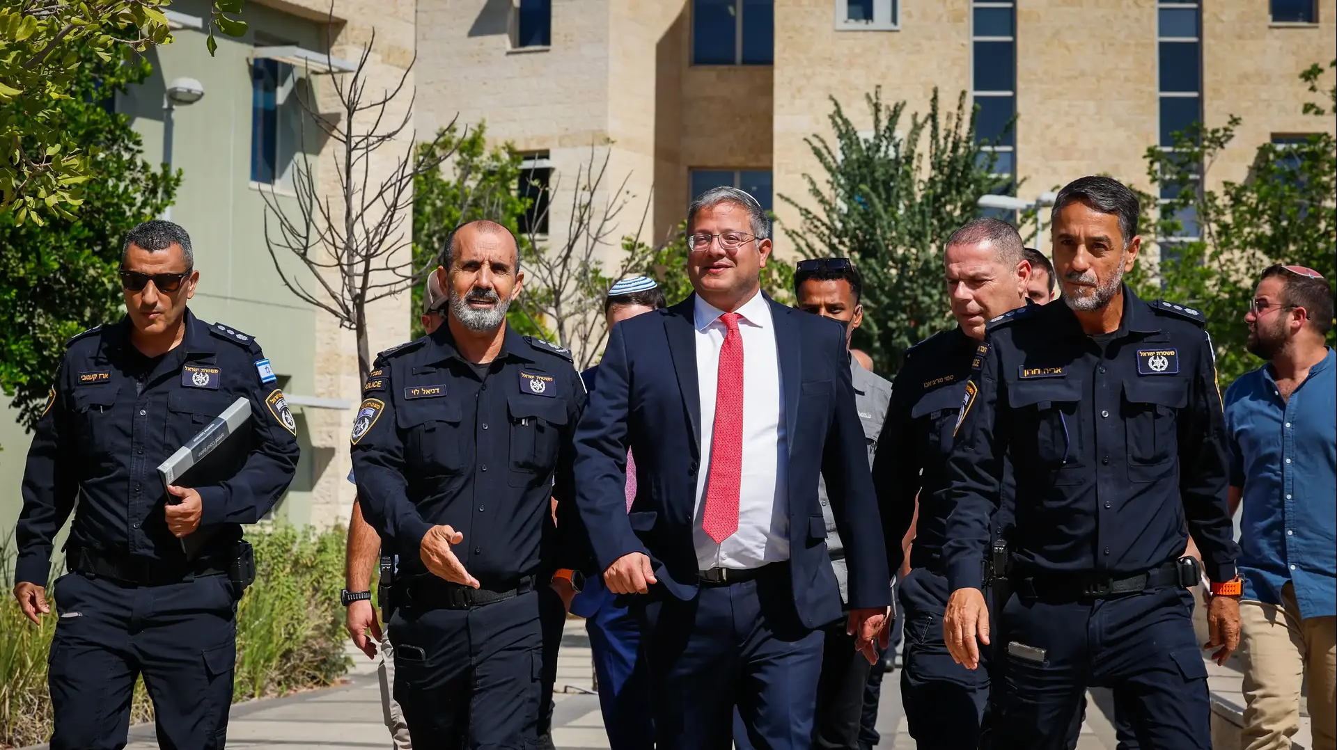 איתמר בן גביר השר לביטחון לאומי, מפכ"ל המשטרה דני לוי, הרמת כוסית לחג, 15 בספטמבר 2025 איתמר בן גביר השר לביטחון לאומי, מפכ"ל המשטרה דני לוי, הרמת כוסית לחג, 15 בספטמבר 2025