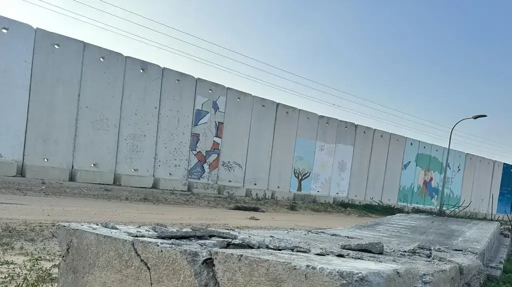חומה ליד קיבוץ כרם שלום חומה ליד קיבוץ כרם שלום