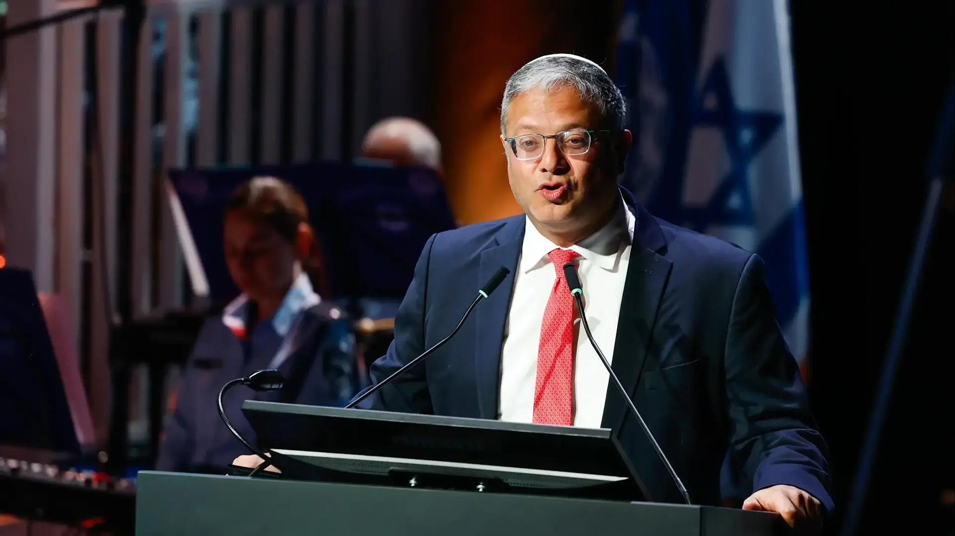 איתמר בן גביר השר לביטחון לאומי, מפכ"ל המשטרה דני לוי, הרמת כוסית לחג, 15 בספטמבר 2025 איתמר בן גביר השר לביטחון לאומי, מפכ"ל המשטרה דני לוי, הרמת כוסית לחג, 15 בספטמבר 2025