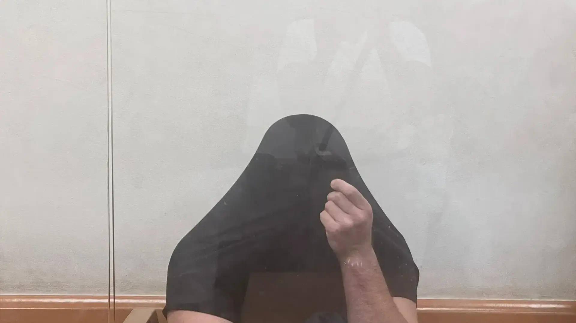 הבעל של הרלשית של מאי גולן, נעצר לאחר שנתפסו בביתו שתילי קנאביס
