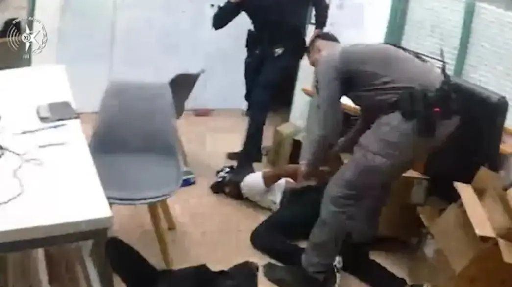 ״בוא הנה, צא החוצה”: כך נעצרו שודדי כספות בבית ספר בהוד השרון