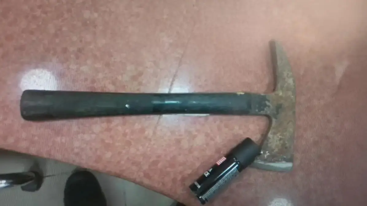 תושב בית שאן שנדרש לפתוח את דלת הדירה שלו, ניסה לפגוע עם גרזן בשוטר, 19 בספטמבר 2025