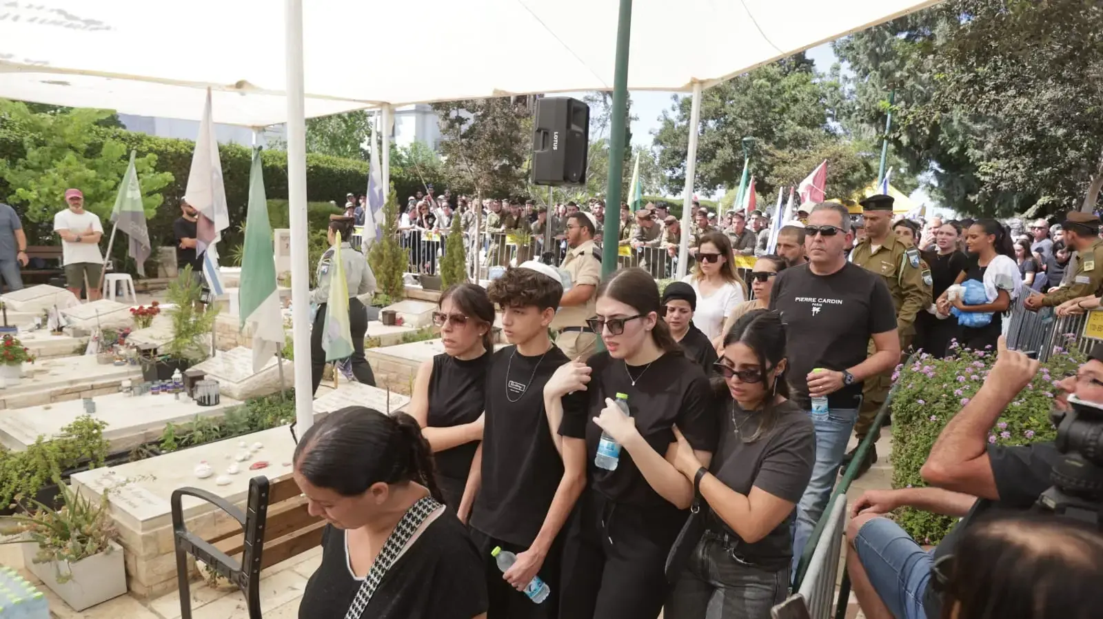 משפחתו של רון אריאלי במסע הלוויתו. 19 בספטמבר 2025 משפחתו של רון אריאלי במסע הלוויתו. 19 בספטמבר 2025