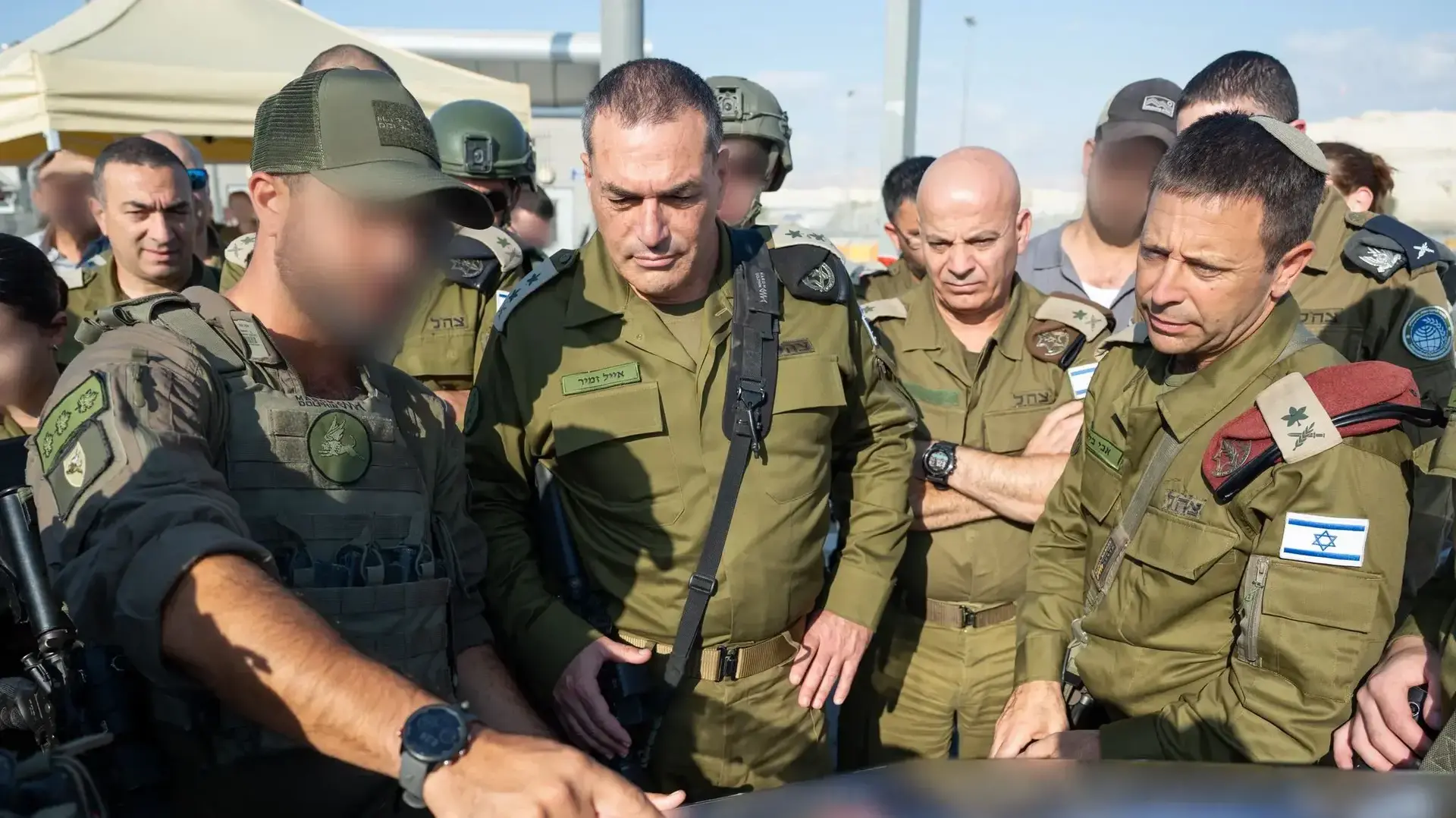 הרמטכ"ל אייל זמיר בסיור במעבר אלנבי, 19 בספטמבר 2025 הרמטכ"ל אייל זמיר בסיור במעבר אלנבי, 19 בספטמבר 2025