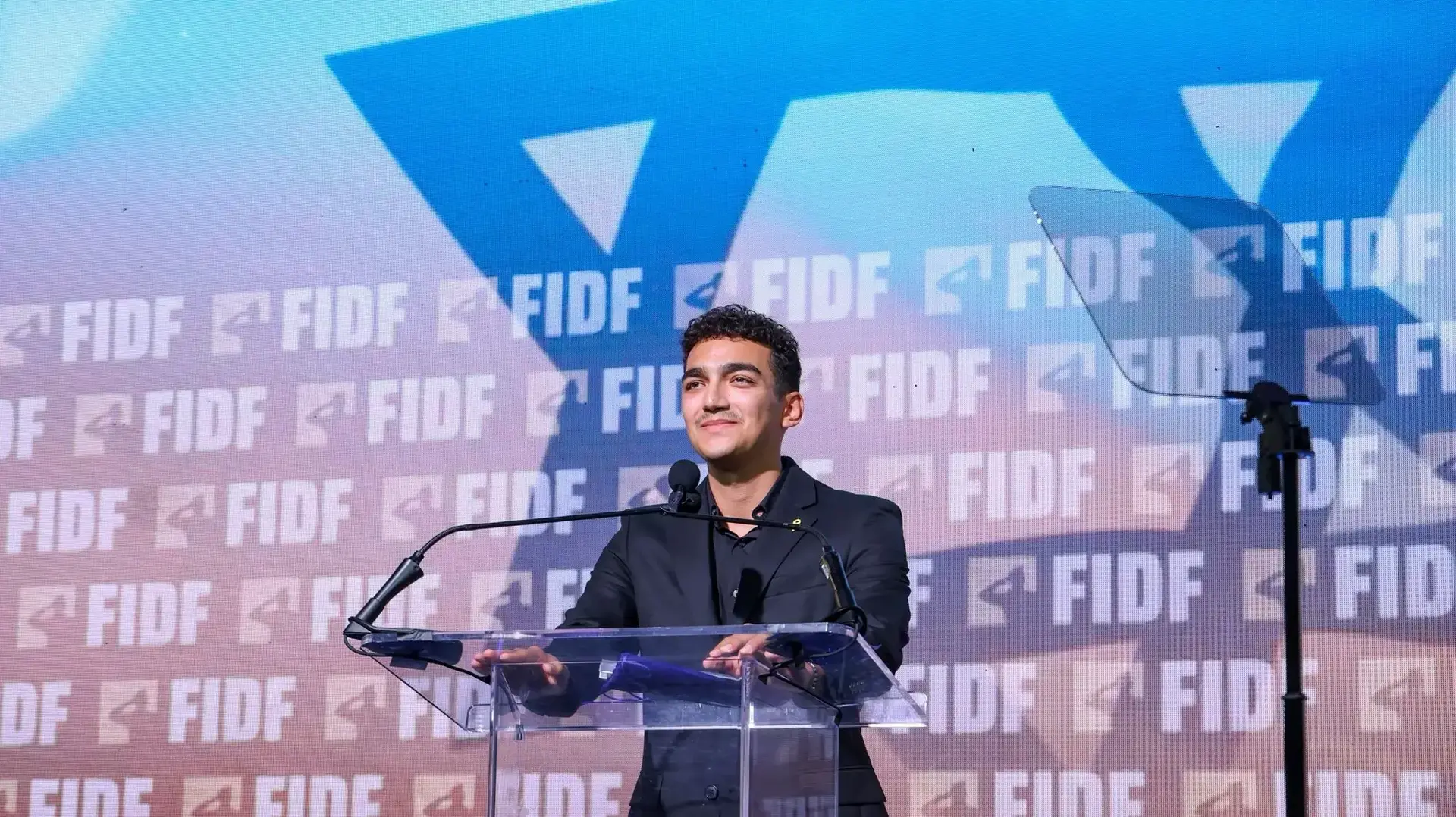 עידן אלכסנדר נאם לראשונה בכנס FIDF בארצות הברית. 19.9.25 עידן אלכסנדר נאם לראשונה בכנס FIDF בארצות הברית. 19.9.25