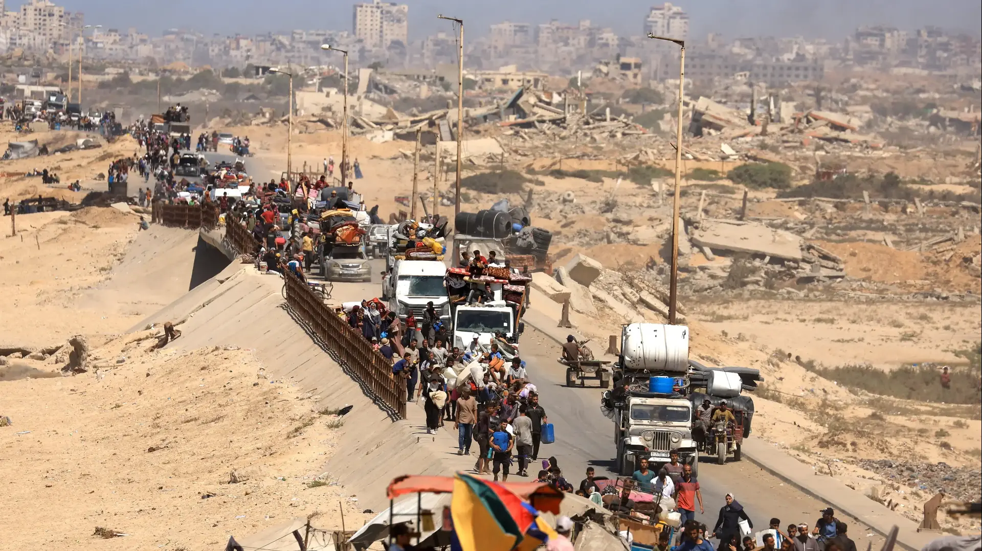 תושבים נמלטים מהעיר עזה, 20 בספטמבר 2025 תושבים נמלטים מהעיר עזה, 20 בספטמבר 2025