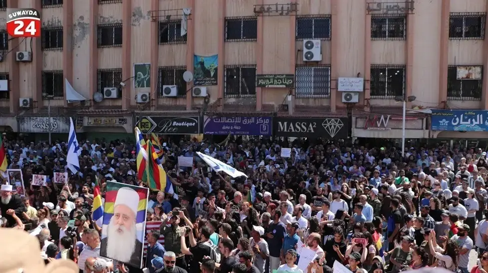 דגל ישראל בהפגנה של הדרוזים בעיר א-סווידאא. 20.09.25 דגל ישראל בהפגנה של הדרוזים בעיר א-סווידאא. 20.09.25