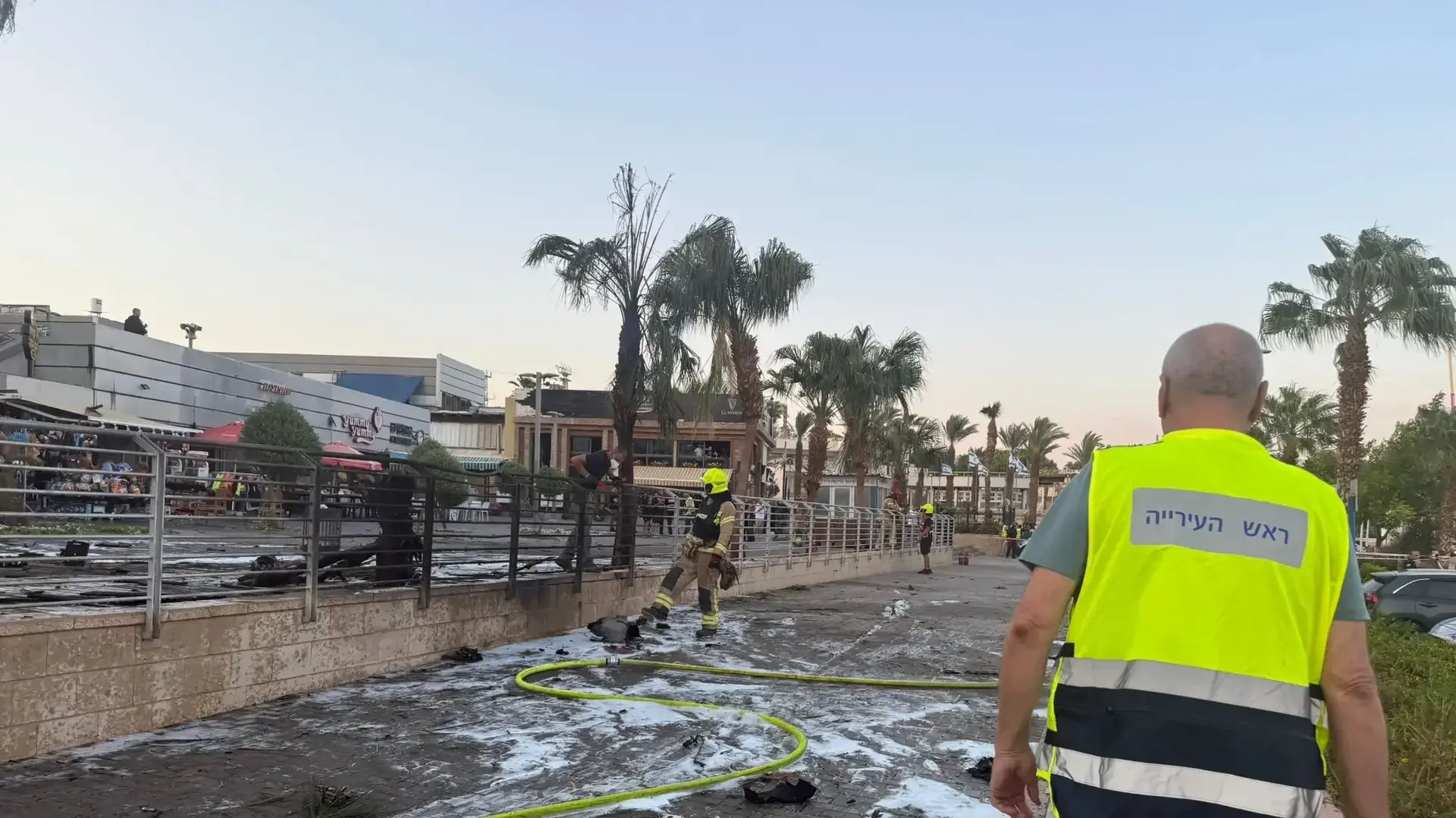 מצ״ב סינק נצ״מ אלון כלפון, מפקד מרחב אילת, מזירת הנפילה באילת. מצ״ב סינק נצ״מ אלון כלפון, מפקד מרחב אילת, מזירת הנפילה באילת.