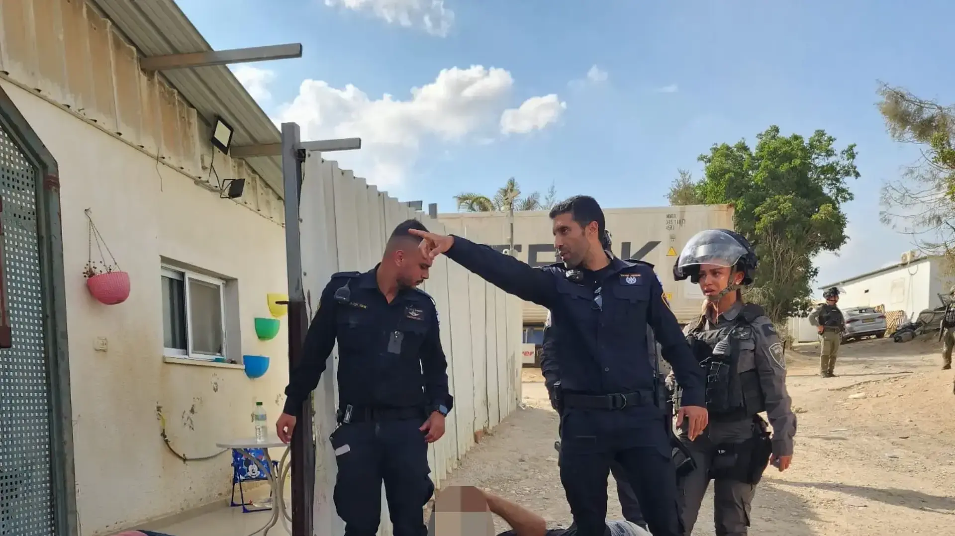 מעצרם של 28 חשודים במעורבות בסכסוכי דמים ברהט, 24 לספטמבר 2025 מעצרם של 28 חשודים במעורבות בסכסוכי דמים ברהט, 24 לספטמבר 2025