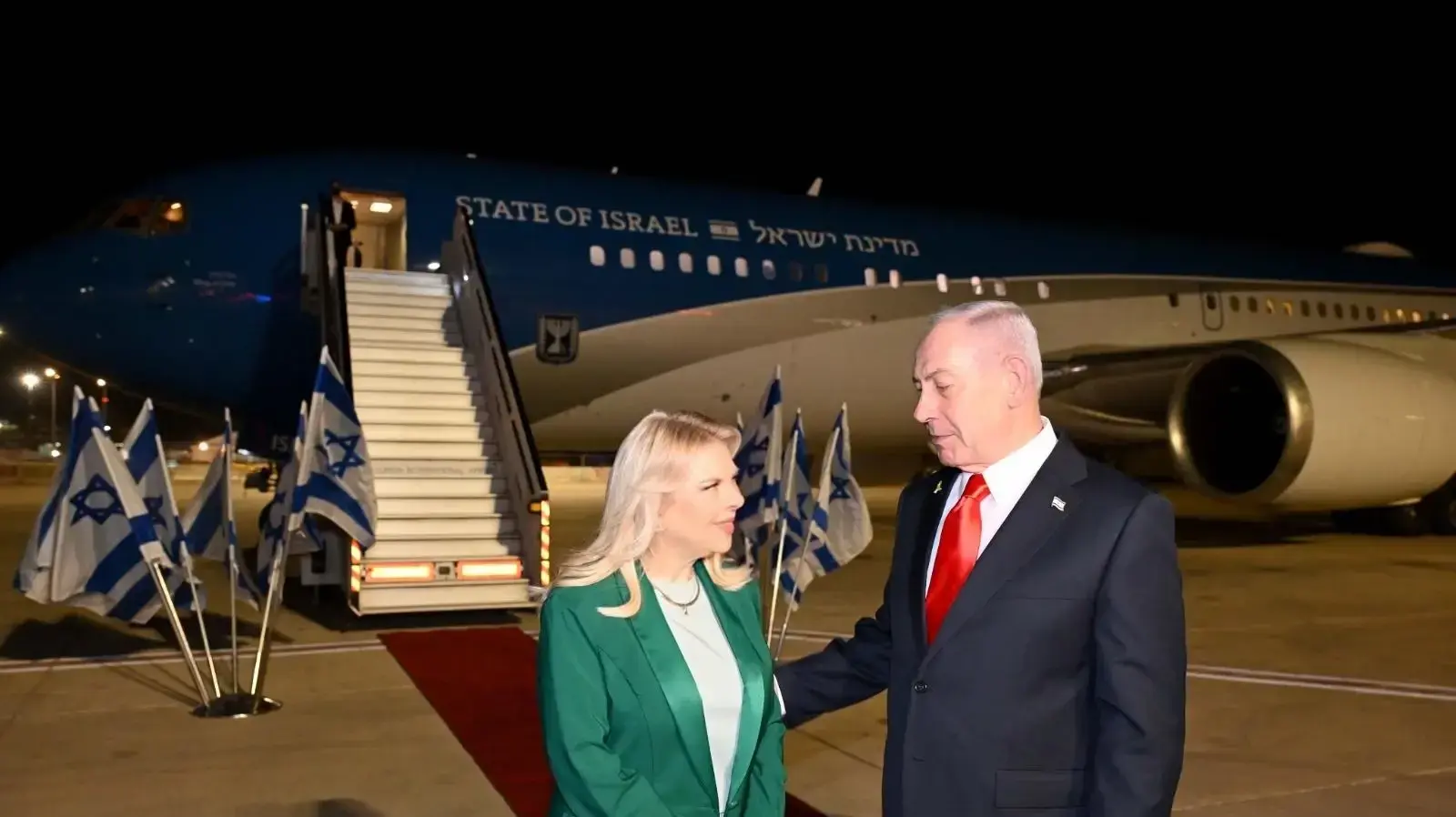 ראש הממשלה בנימין נתניהו ורעייתו שרה לפני המראתם לביקור המדיני בארה״ב, 25 בספטמבר 2025 ראש הממשלה בנימין נתניהו ורעייתו שרה לפני המראתם לביקור המדיני בארה״ב, 25 בספטמבר 2025