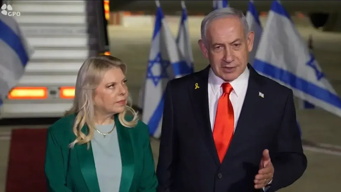 ראש הממשלה בנימין נתניהו ורעייתו שרה לפני המראתם לביקור המדיני בארה״ב, 25 בספטמבר 2025 ראש הממשלה בנימין נתניהו ורעייתו שרה לפני המראתם לביקור המדיני בארה״ב, 25 בספטמבר 2025