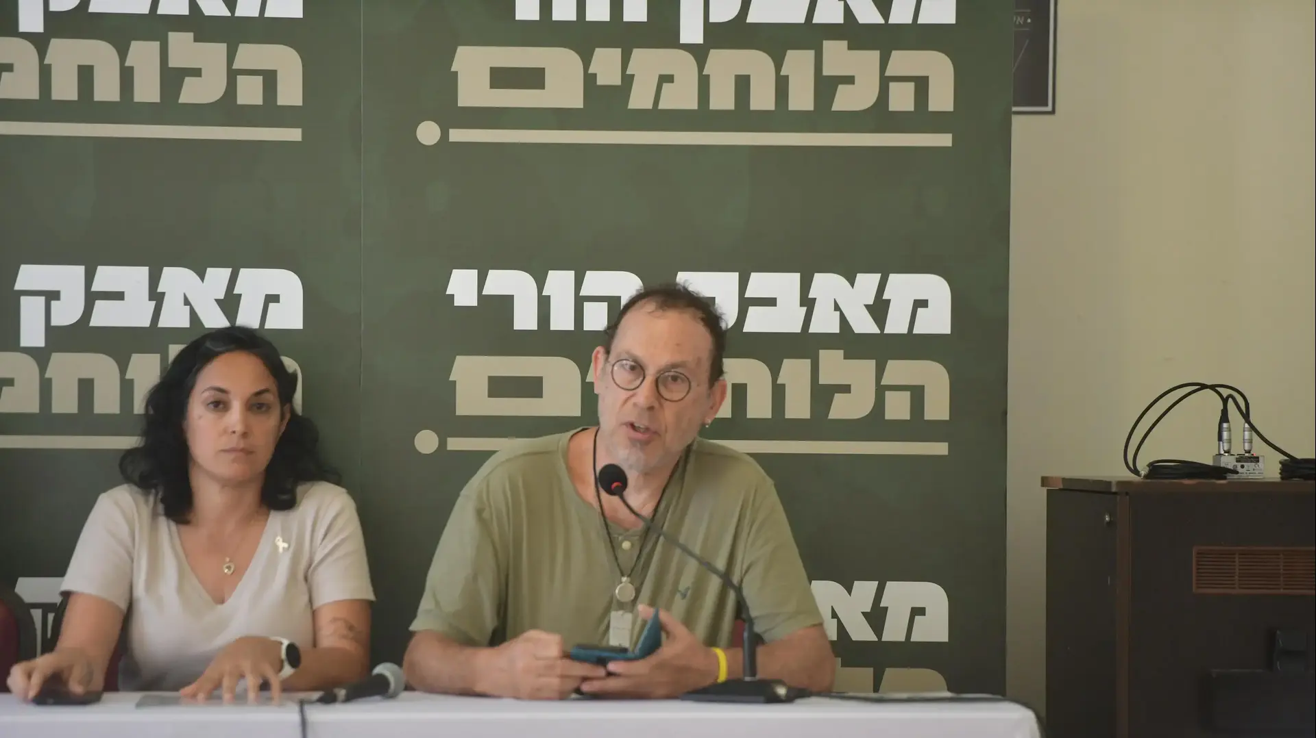 אילן גרין, אב לשני לוחמים, בת אל, אמא ללוחם, מסיבת עיתונאים של הורי לוחמים בעזה, 25 בספטמבר 2025 אילן גרין, אב לשני לוחמים, בת אל, אמא ללוחם, מסיבת עיתונאים של הורי לוחמים בעזה, 25 בספטמבר 2025