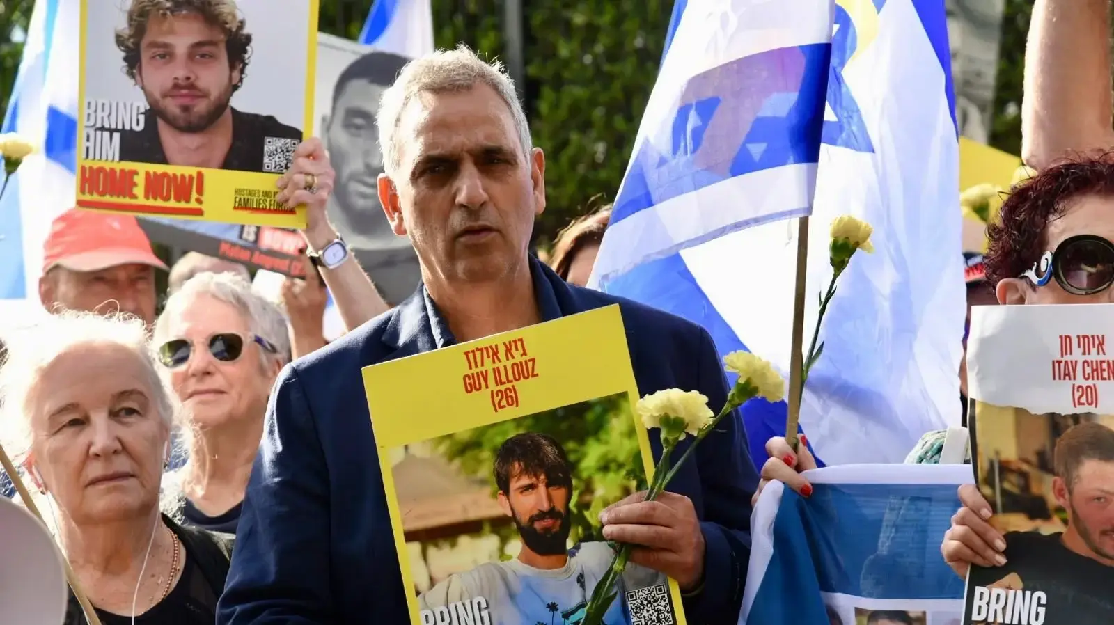 משפחות החטופים ושורדי השבי במחאה מול מטה האו״ם, מחוץ לנאום רה,"מ בנימין נתניהו, 26 בספטמבר 2025 משפחות החטופים ושורדי השבי במחאה מול מטה האו״ם, מחוץ לנאום רה,"מ בנימין נתניהו, 26 בספטמבר 2025