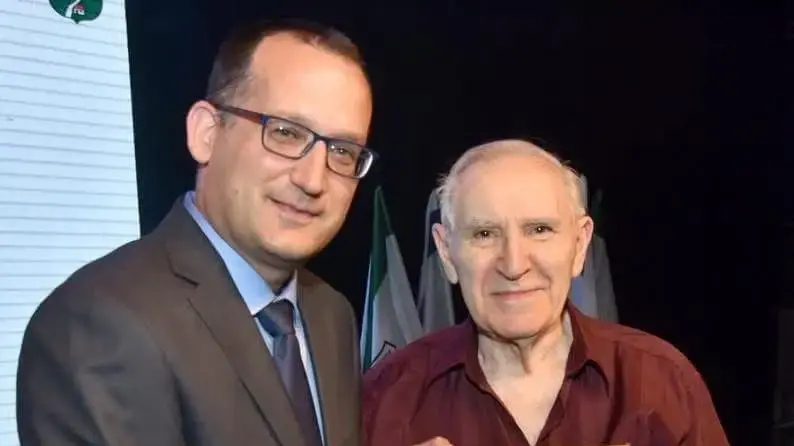 מוני אמריליו מקבל תואר אזרח כבוד של גבעתיים מראש עיריית גבעתיים רן קוניק מוני אמריליו מקבל תואר אזרח כבוד של גבעתיים מראש עיריית גבעתיים רן קוניק