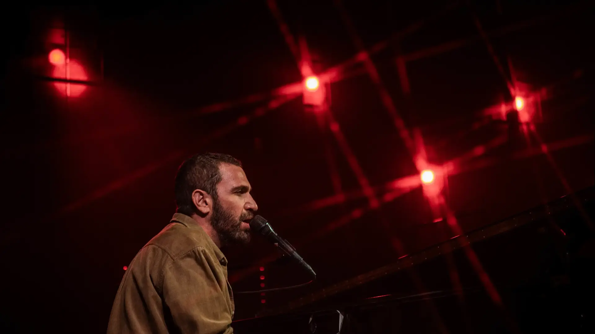 שלומי שבן במופע השקת תקליטי הויניל של ענר שפירא ז"ל במועדון בארבי, 26 בספטמבר 2025 שלומי שבן במופע השקת תקליטי הויניל של ענר שפירא ז"ל במועדון בארבי, 26 בספטמבר 2025
