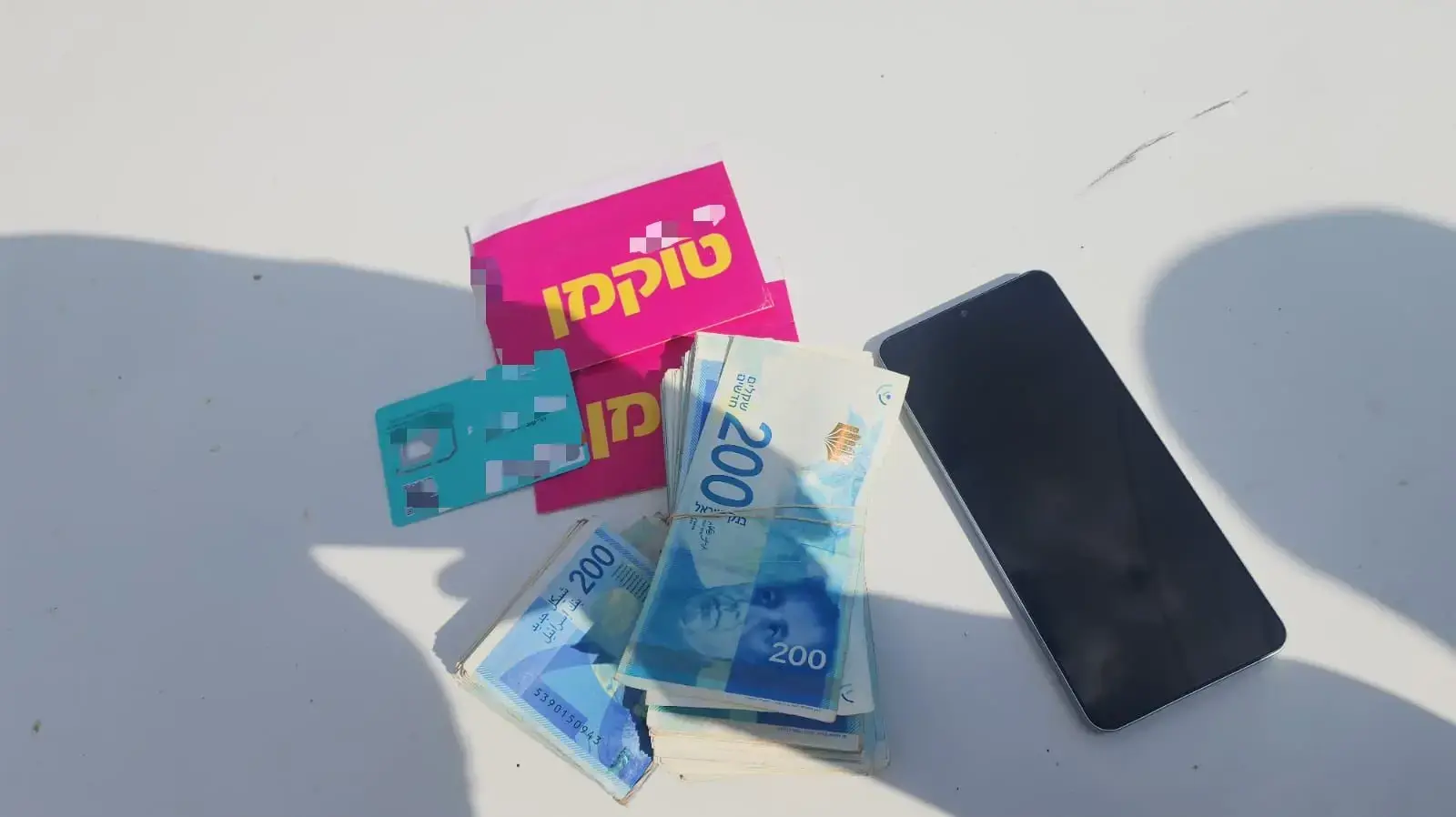 25 אלף שקלים וכרטיסי סים שונים 25 אלף שקלים וכרטיסי סים שונים
