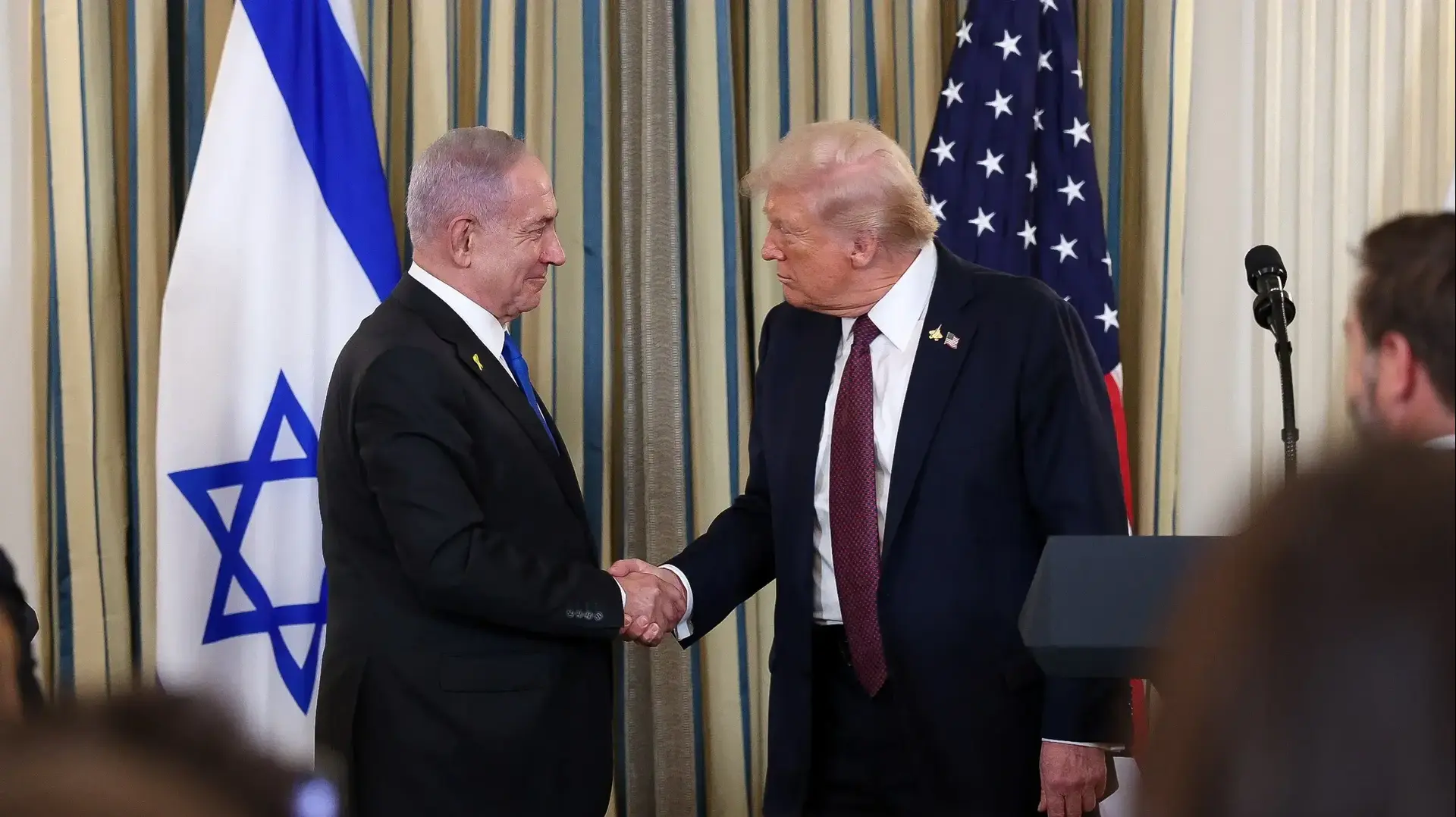 מסיבת עיתונאים של רה"מ נתניהו ונשיא ארה"ב טראמפ, אולם הנשפים בבית הלבן, 29 בספטמבר 2025 מסיבת עיתונאים של רה"מ נתניהו ונשיא ארה"ב טראמפ, אולם הנשפים בבית הלבן, 29 בספטמבר 2025