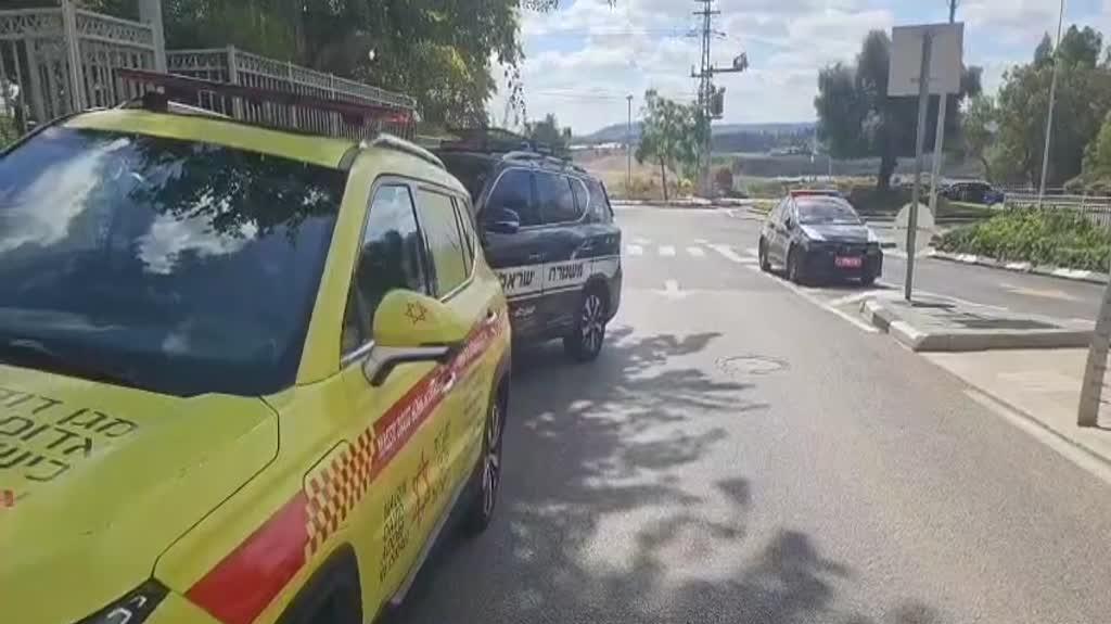 ניידת מד"א ומשטרה בזירת האירוע
