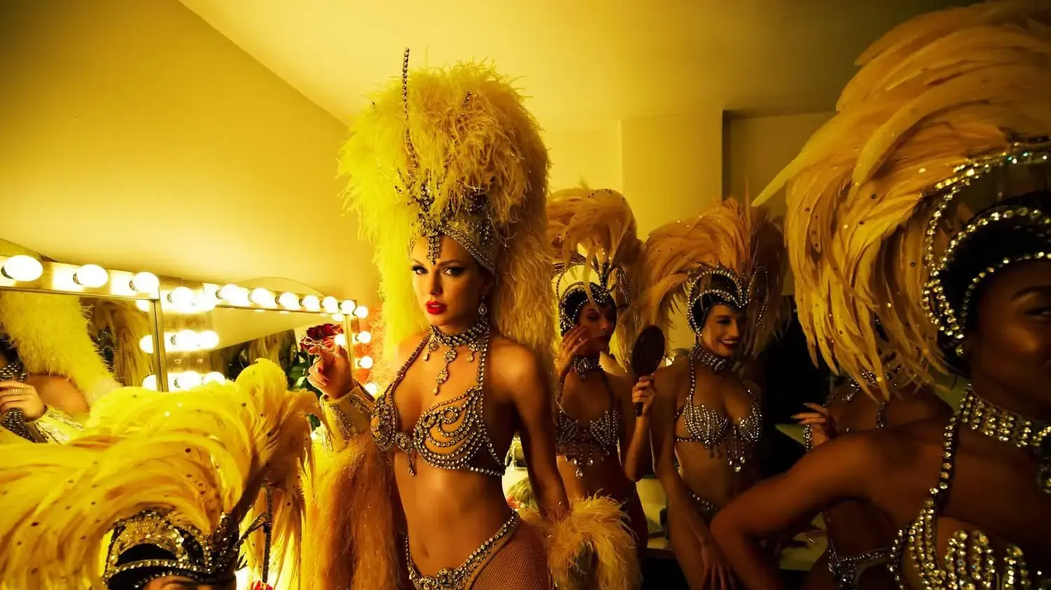 טיילור סוויפט בתמונת פרומו עם צאת אלבומה "The Life of a Showgirl" טיילור סוויפט בתמונת פרומו עם צאת אלבומה "The Life of a Showgirl"