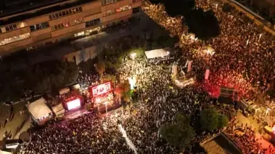 העצרת בכיכר החטופים העצרת בכיכר החטופים