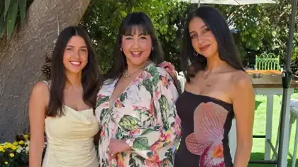 ליאם שרוט (משמאל) עם אמה מירב (במרכז) ורומי תבדל״א (מימין) ליאם שרוט (משמאל) עם אמה מירב (במרכז) ורומי תבדל״א (מימין)