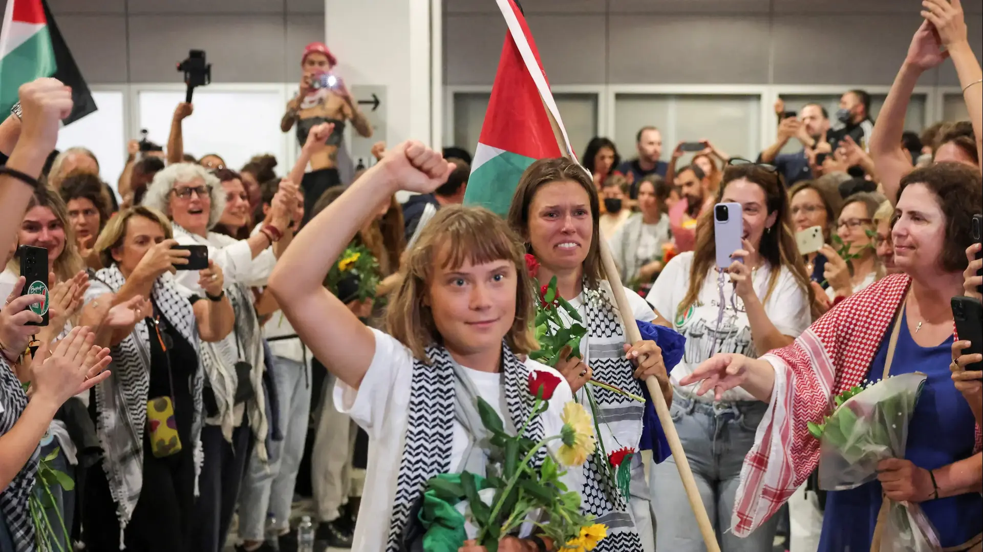 גרטה תונברג בהגיעה לאתונה גרטה תונברג בהגיעה לאתונה