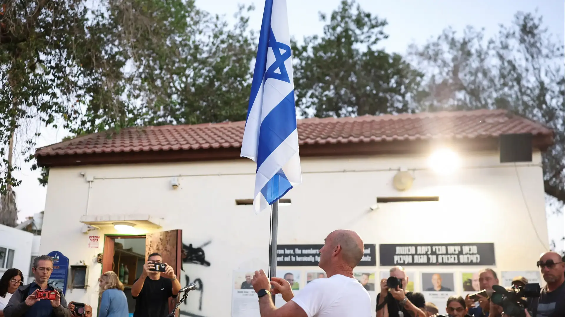 הורדת הדגל במלאת שנתיים לשבעה באוקטובר, כפר עזה, 7 באוקטובר 2025