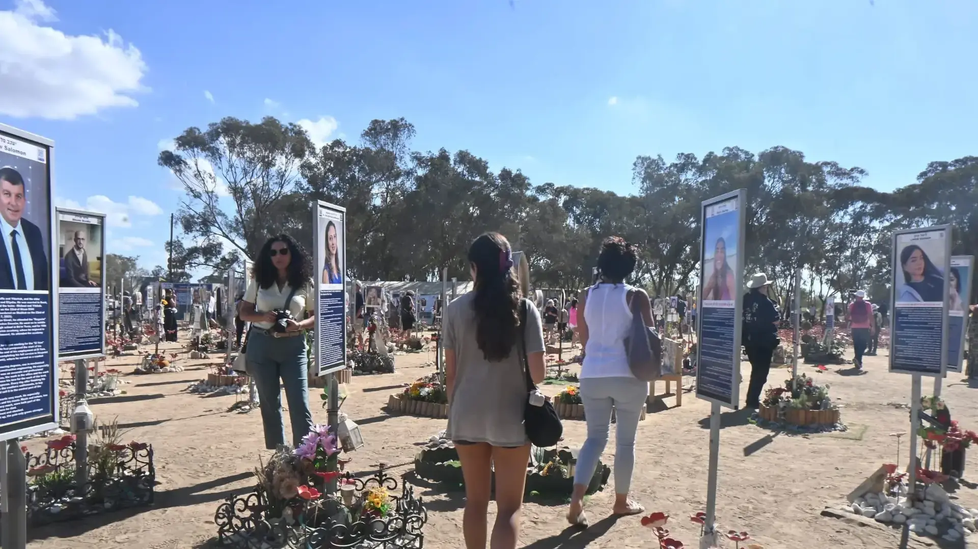 חניון קיבוץ רעים שנתיים לאחר הטבח במסיבת הנובה, 7 באוקטובר 2025