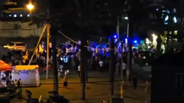 תושבים חוגגים בזמן הטקס הלאומי לציון שנתיים לשבעה באוקטובר