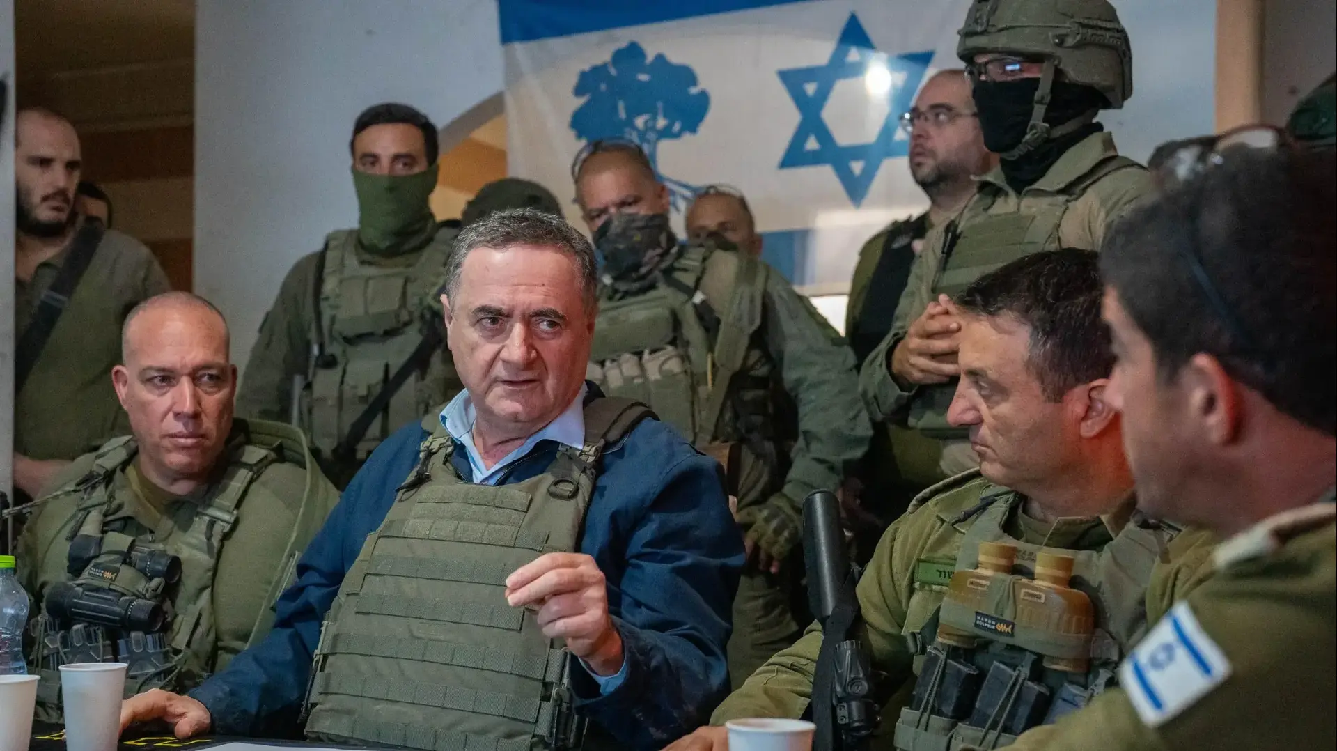 שר הביטחון ישראל כ"ץ ביקר את לוחמי צה"ל בשכונת א-סברה בעיר עזה, והנחה את הכוחות להיערך לכל אפשרות ולנקוט בכל האמצעים הנדרשים להגנה ולשמירה על ביטחון החיילים שר הביטחון ישראל כ"ץ ביקר את לוחמי צה"ל בשכונת א-סברה בעיר עזה, והנחה את הכוחות להיערך לכל אפשרות ולנקוט בכל האמצעים הנדרשים להגנה ולשמירה על ביטחון החיילים