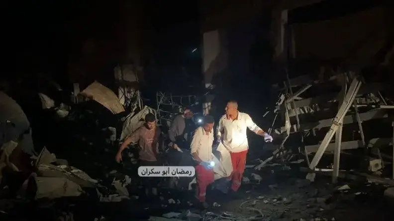 ברצועת עזה מדווחים על שני הרוגים ויותר מ-40 נעדרים מתחת להריסות מבנה שהותקף לפני זמן קצר ברצועת עזה מדווחים על שני הרוגים ויותר מ-40 נעדרים מתחת להריסות מבנה שהותקף לפני זמן קצר