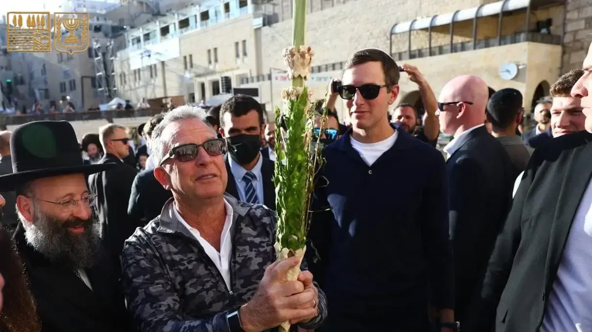 וויטקוף וקושנר הגיעו לכותל לתפילה להצלחת עסקת החטופים וויטקוף וקושנר הגיעו לכותל לתפילה להצלחת עסקת החטופים