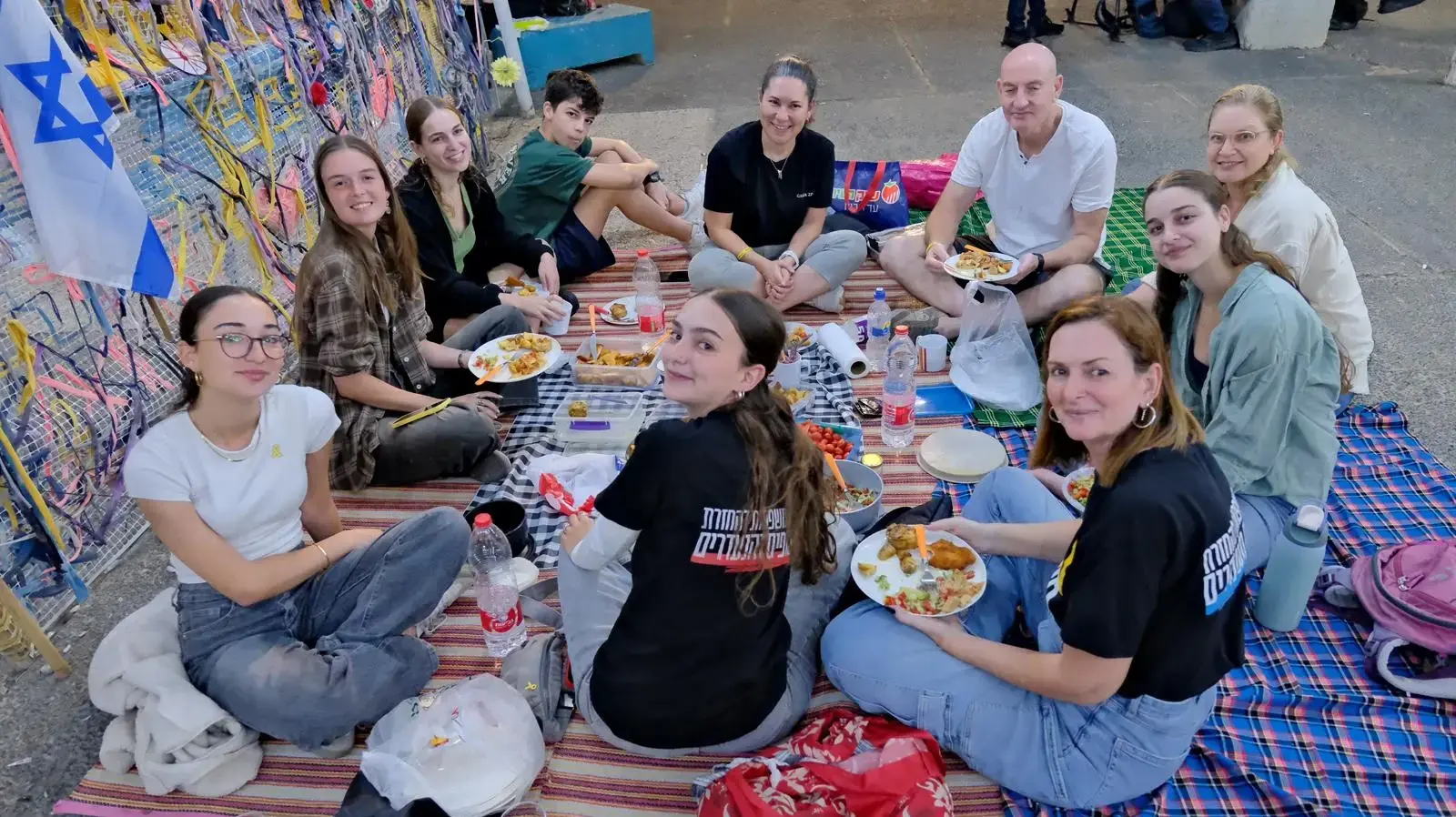 קבלת שבת בכיכר החטופים. 10.10.25 קבלת שבת בכיכר החטופים. 10.10.25