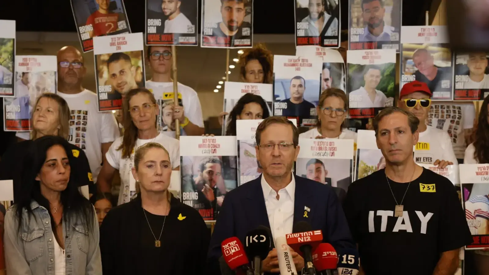 נשיא המדינה בכיכר החטופים: ״חמאס חייב למלא את מה שהתחייב לו בהסכם - דהיינו לעשות את מה שצריך ולהחזיר את כולם - החיים והמתים, את כל החללים״ נשיא המדינה בכיכר החטופים: ״חמאס חייב למלא את מה שהתחייב לו בהסכם - דהיינו לעשות את מה שצריך ולהחזיר את כולם - החיים והמתים, את כל החללים״