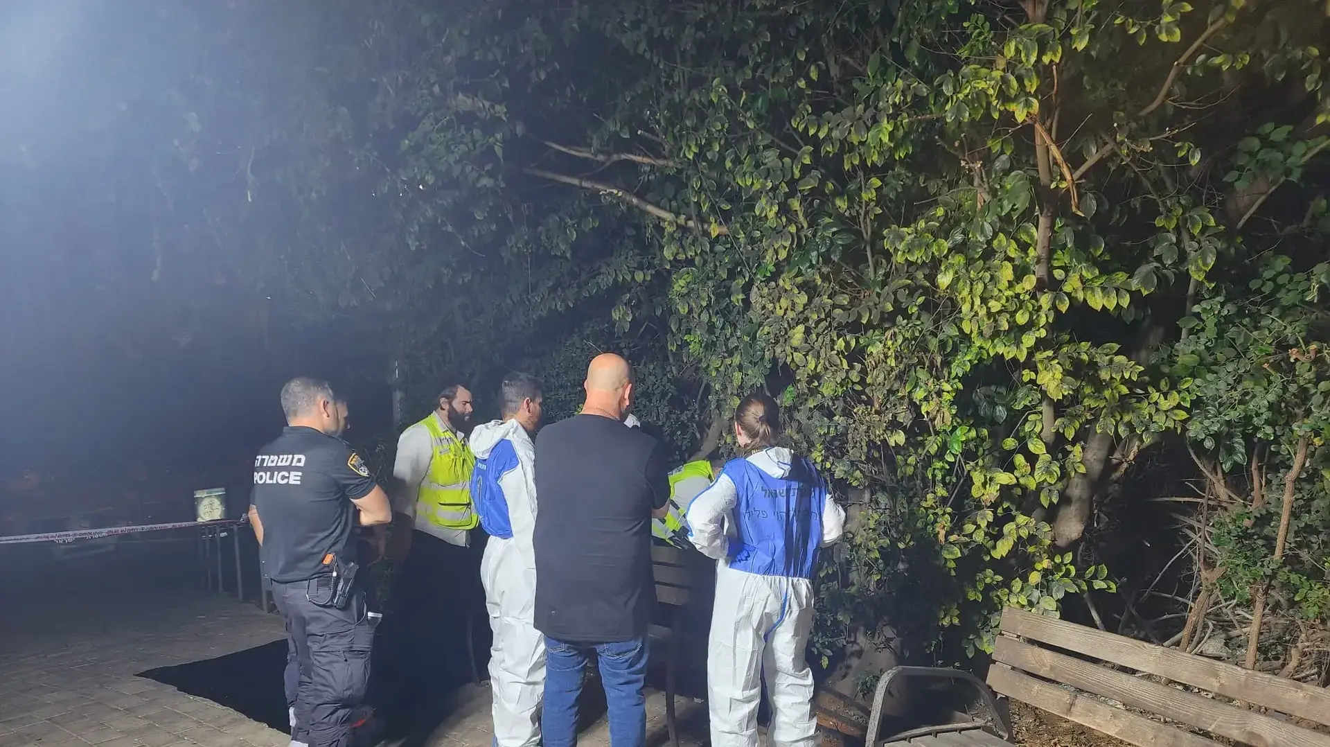 אישה אותרה שרופה וללא רוח חיים בגינה ציבורית בת"א. 13.10.25 אישה אותרה שרופה וללא רוח חיים בגינה ציבורית בת"א. 13.10.25