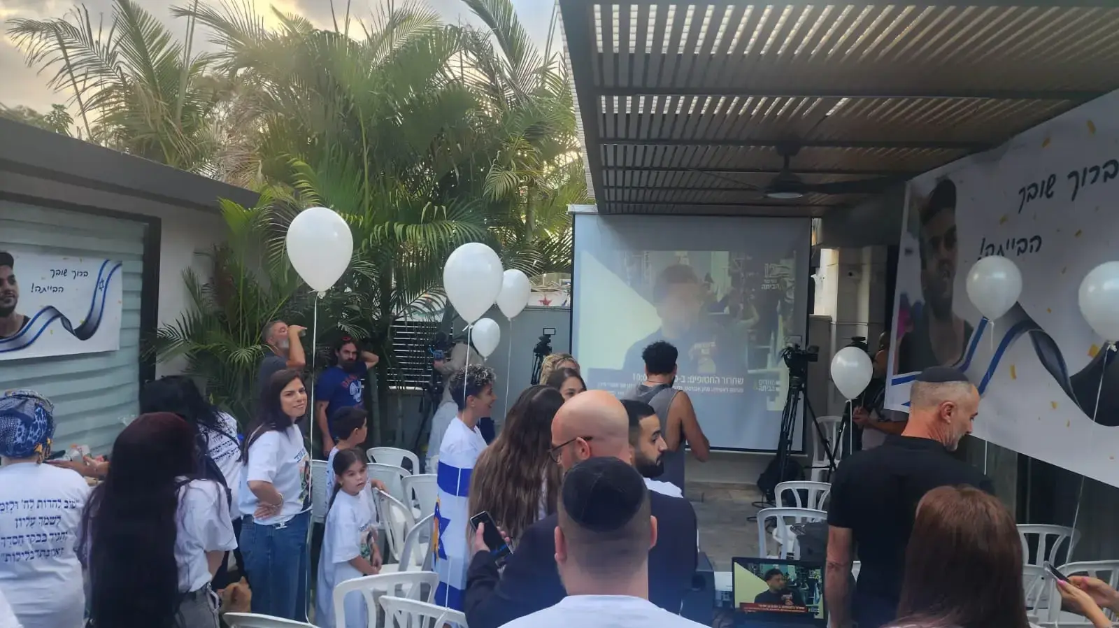 ממתינים לשחרור יוסף חיים אוחנה, רמלה, 13 באוקטובר 2025 ממתינים לשחרור יוסף חיים אוחנה, רמלה, 13 באוקטובר 2025