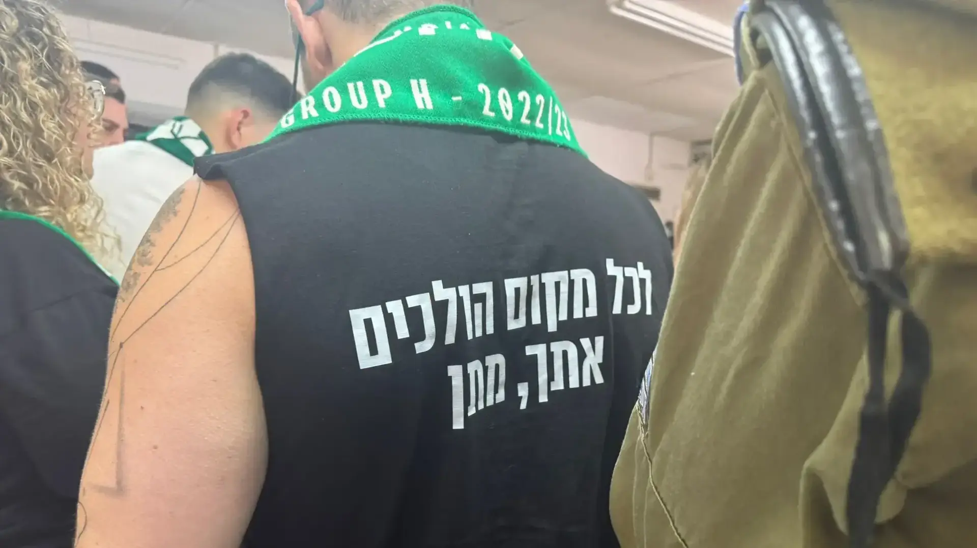 מחכים לחזרתו של מתן אנגרסט, בת חפר, 13 באוקטובר 2025 מחכים לחזרתו של מתן אנגרסט, בת חפר, 13 באוקטובר 2025