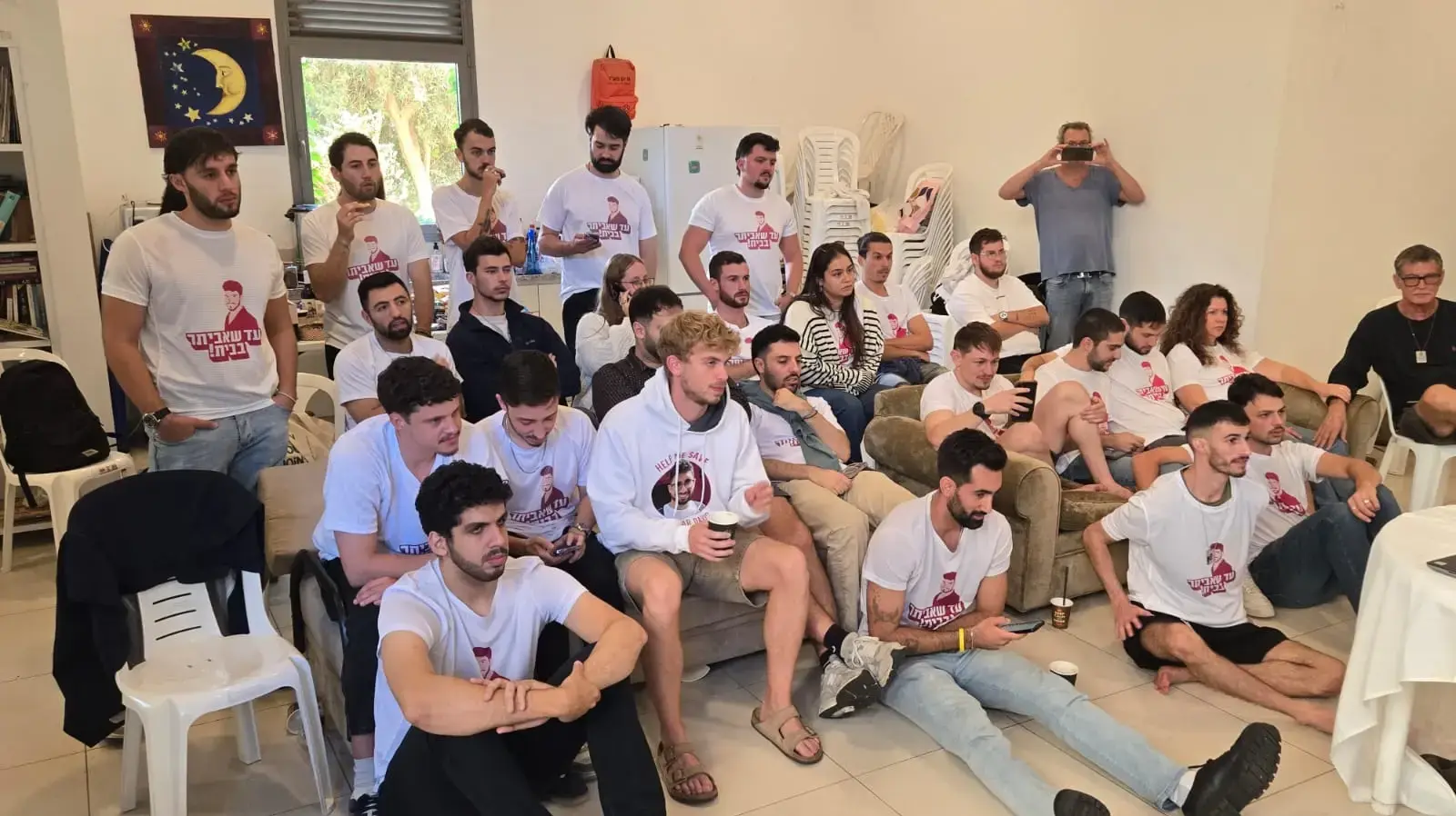 ממתינים לשחרור אביתר דוד, 13 באוקטובר 2025 ממתינים לשחרור אביתר דוד, 13 באוקטובר 2025