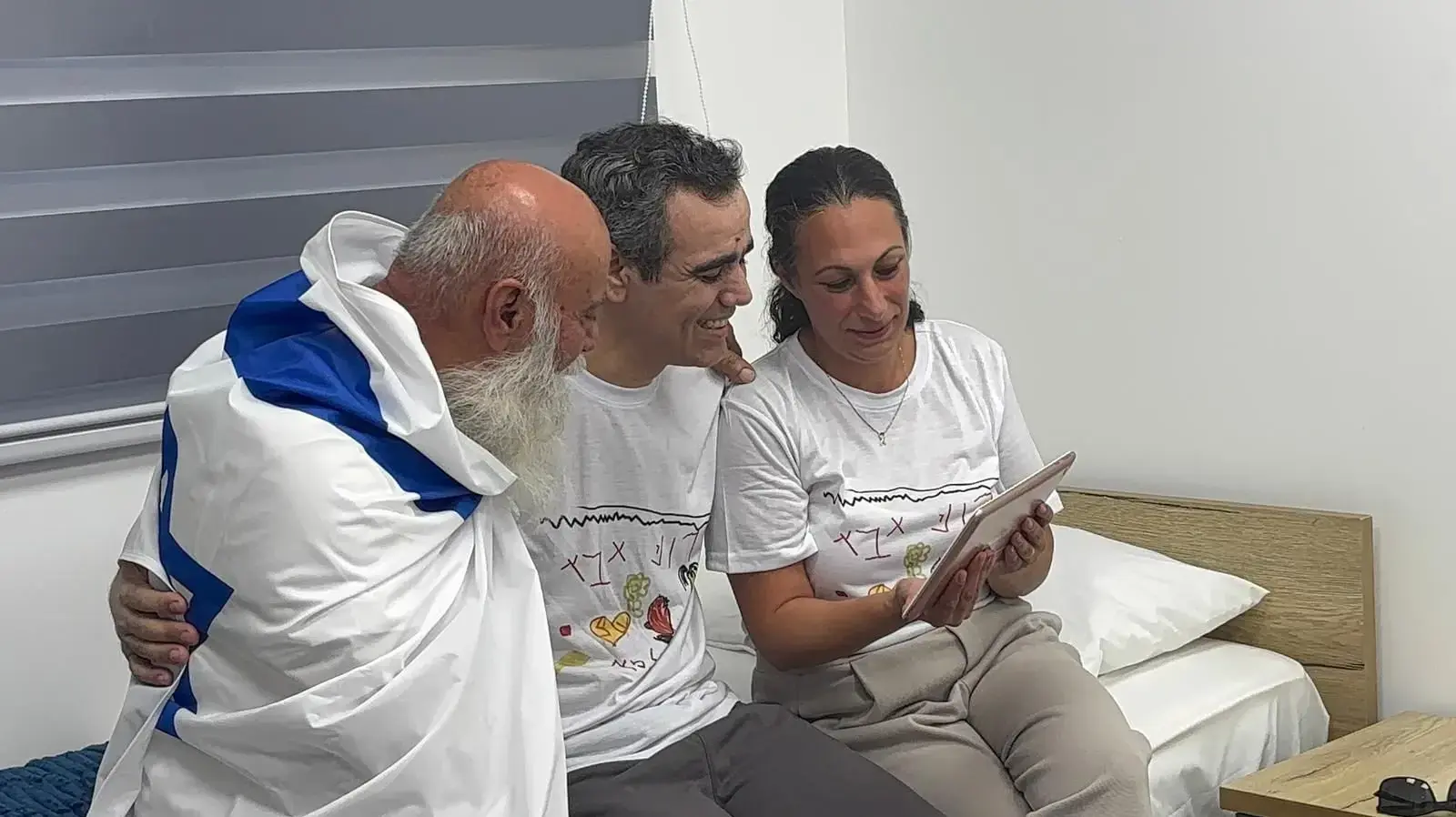 עמרי מירן עם משפחתו עמרי מירן עם משפחתו