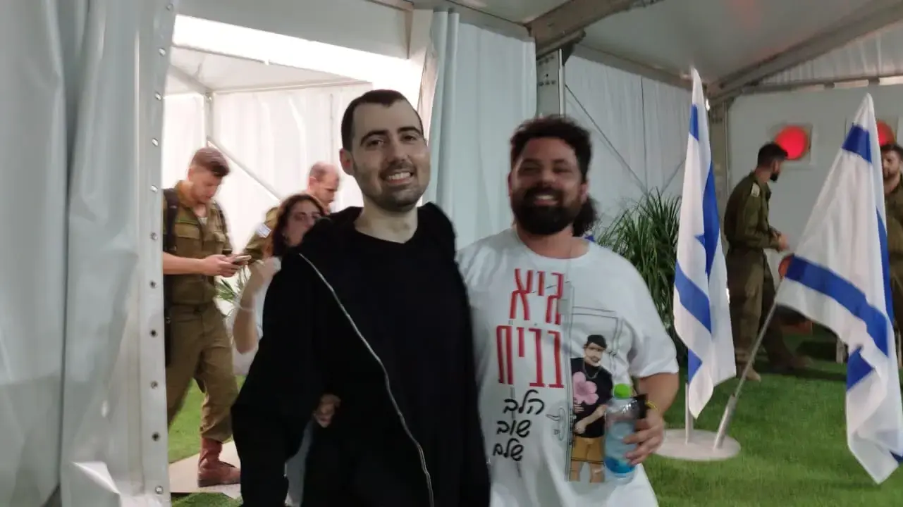 גיא גלבוע דלאל עם משפחתו גיא גלבוע דלאל עם משפחתו