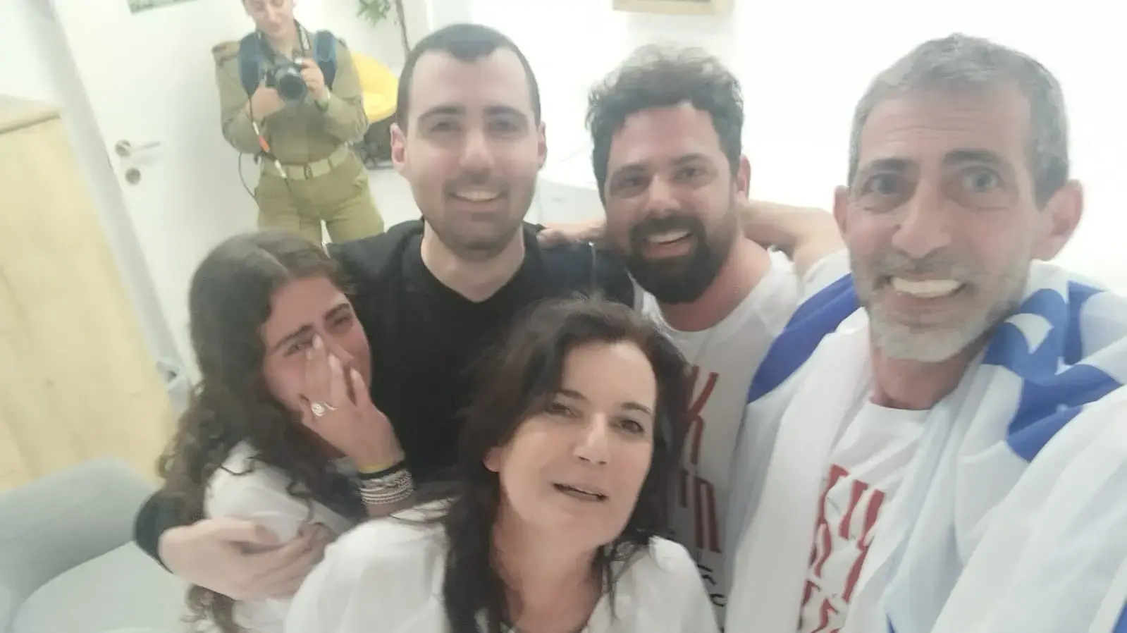 גיא גלבוע דלאל עם משפחתו גיא גלבוע דלאל עם משפחתו